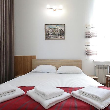 Buk Apartments On Doroshenka 29 Λβιβ Εξωτερικό φωτογραφία