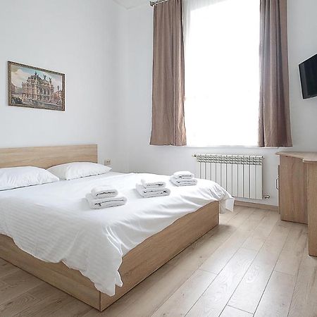 Buk Apartments On Doroshenka 29 Λβιβ Εξωτερικό φωτογραφία